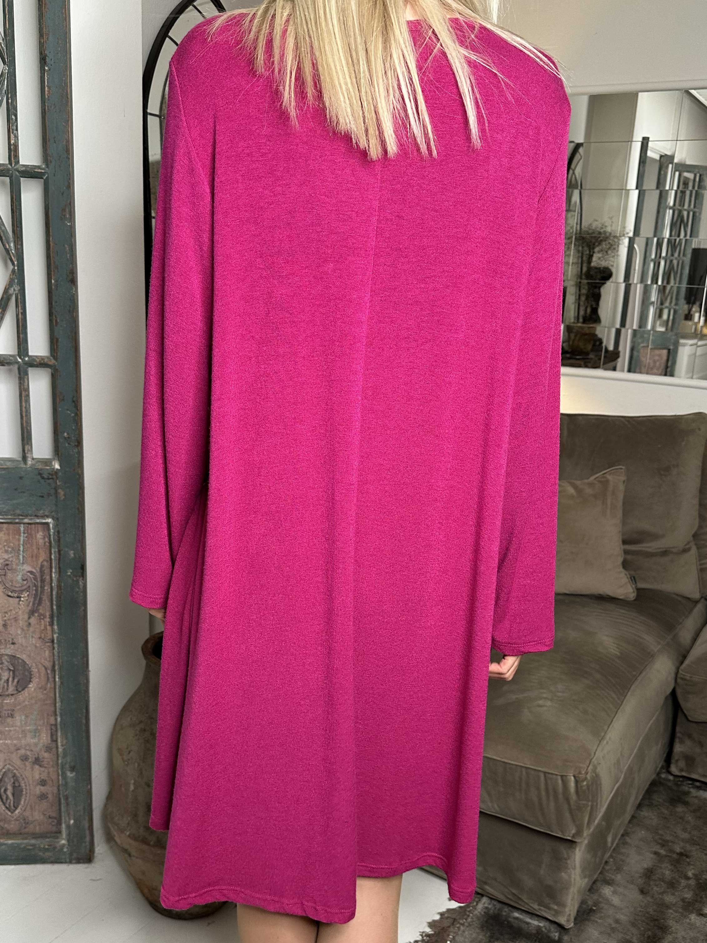 Talia - Blød kjole i viskose med kattemotiv af similisten